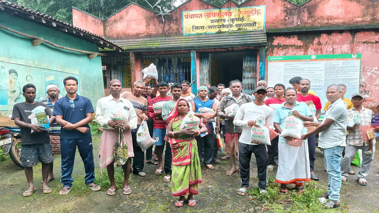 रूगुडीह पंचायत उड़द बीज वितरण