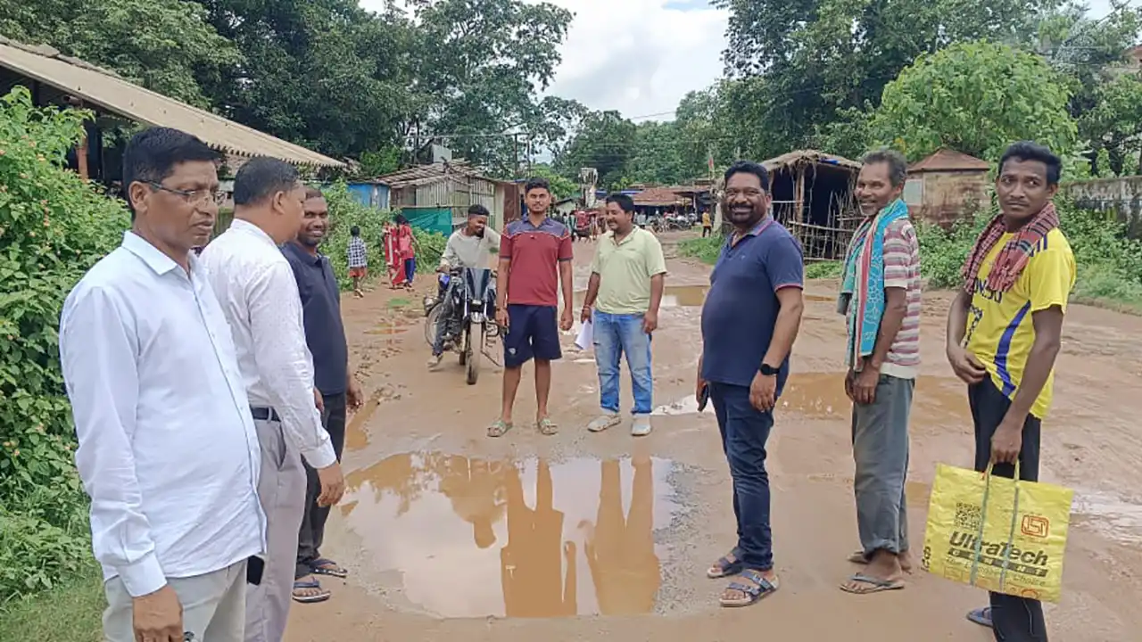 कुचाई कस्तूरबा विद्यालय सड़क मरम्मत