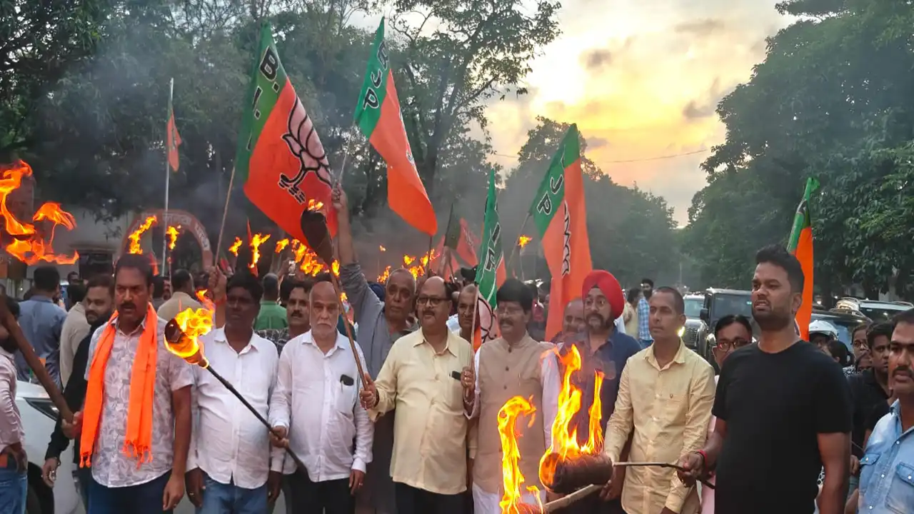 भाजपा का मशाल जुलूस