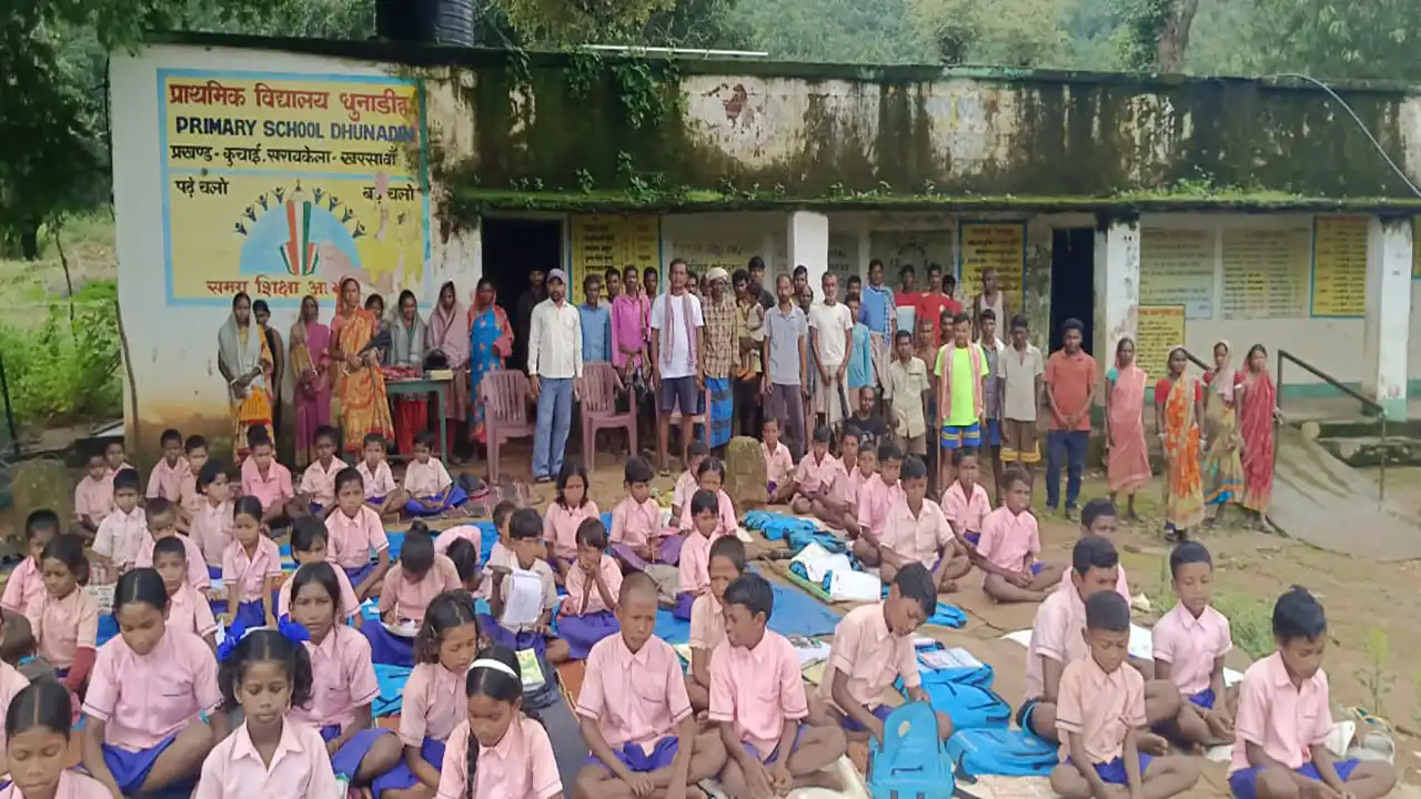 कुचाई धुनाडीह प्राथमिक विद्यालय जर्जर भवन